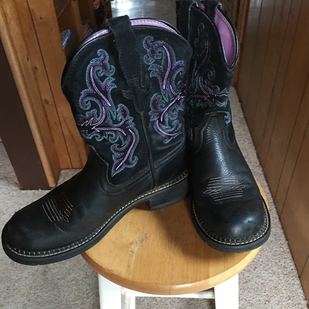 Ladies Ariat cowboy boots..